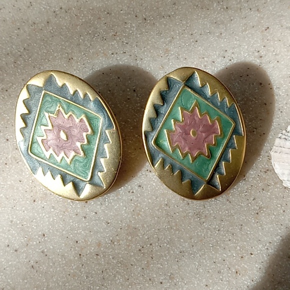 Navaho Design Post Gold Earrings - Picture 4 of 4